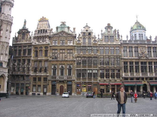 Большая Площадь (Grand Place) - красивейшая площадь Европы. Особняки на ней.